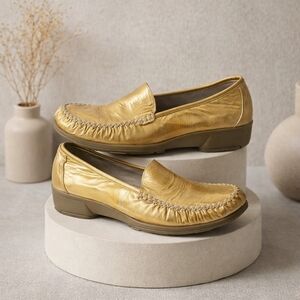 Aquatalia Patent Leather Loafers 7.5 Gold Comfort Rubber Sole Italy